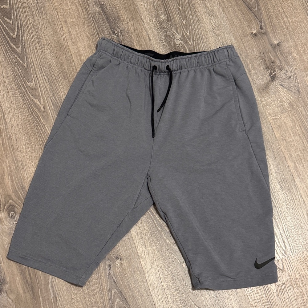 Nike Men's Athletic Shorts in Gray